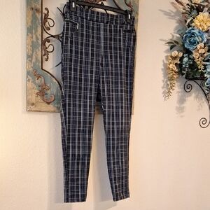 Soho Women's Blk/Navy Checkered Pants. Excellent Condition NWOT Size Medium